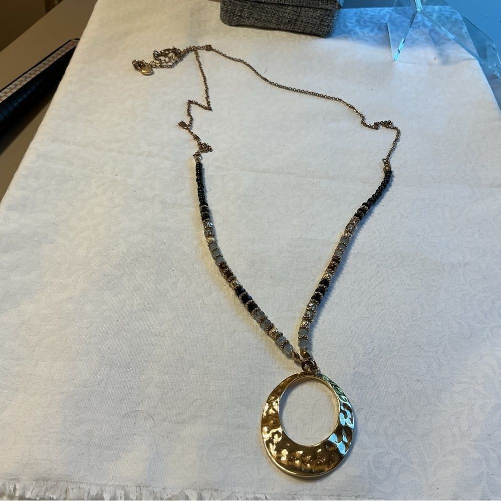 Elegant Gold and Black Pendant Necklace